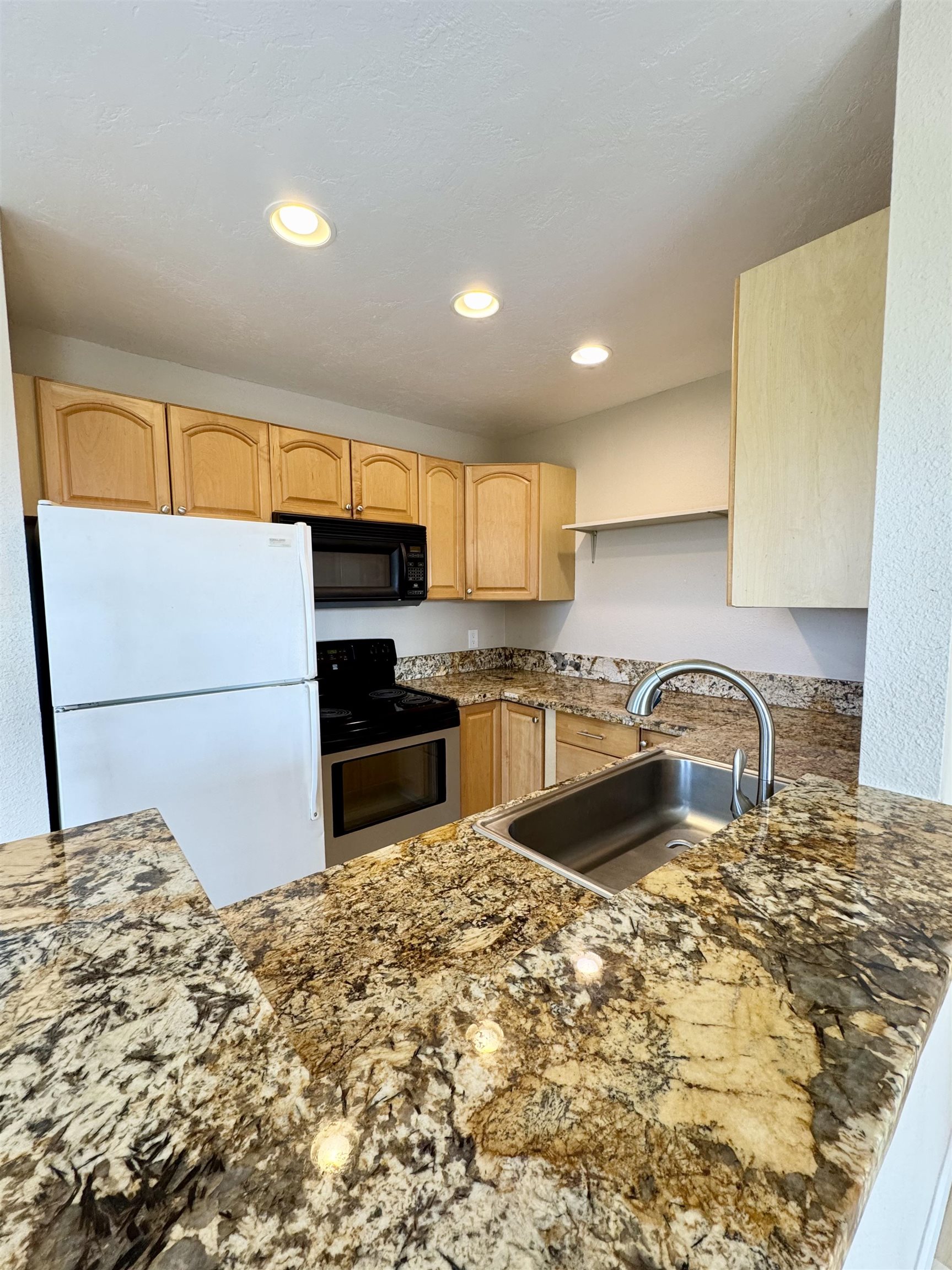 Photo 4 of  160 KEONEKAI Rd, Kihei, Maui, Hawaii